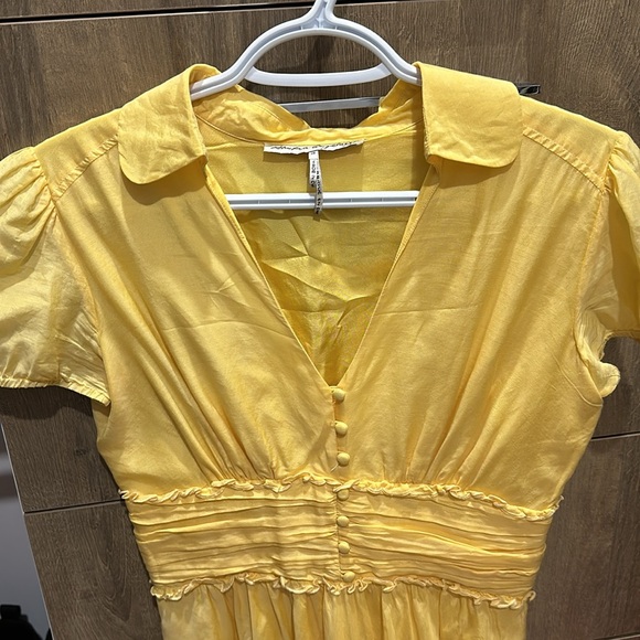 Silk and cotton summer dress. Form fitting waist w/ ruffle bottom. Size 34/small - Picture 2 of 4